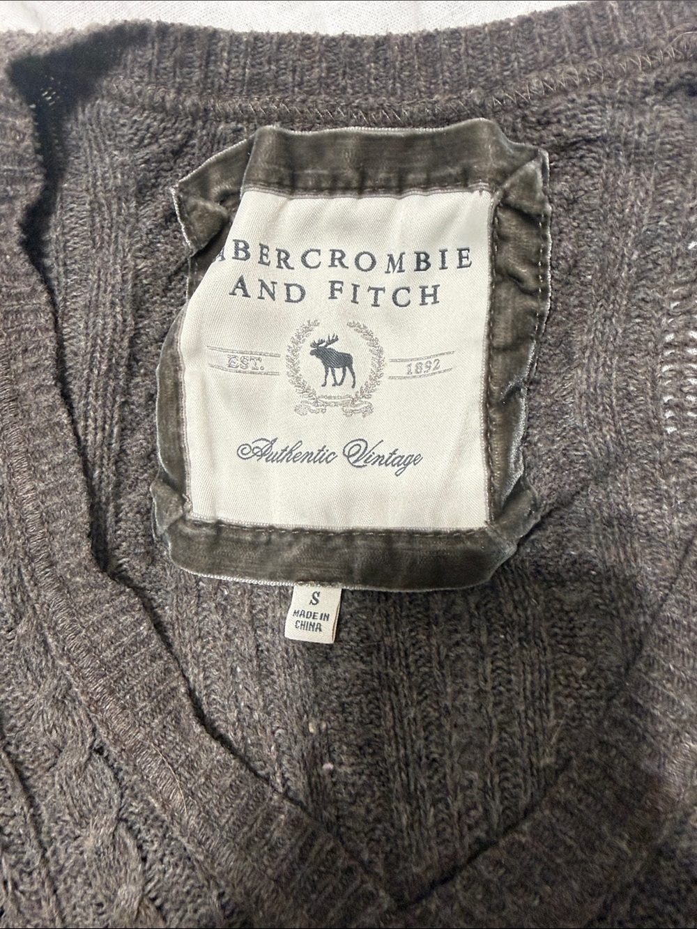 Abercrombie & Fitch Women's Dark Charcoal Cable V-Neck Sweater - Picture 3 of 3